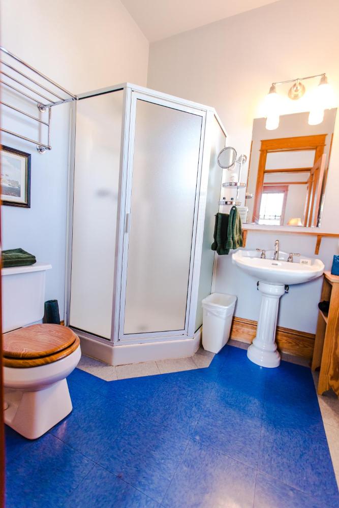 Deluxe Double Room with Side Sea View interior